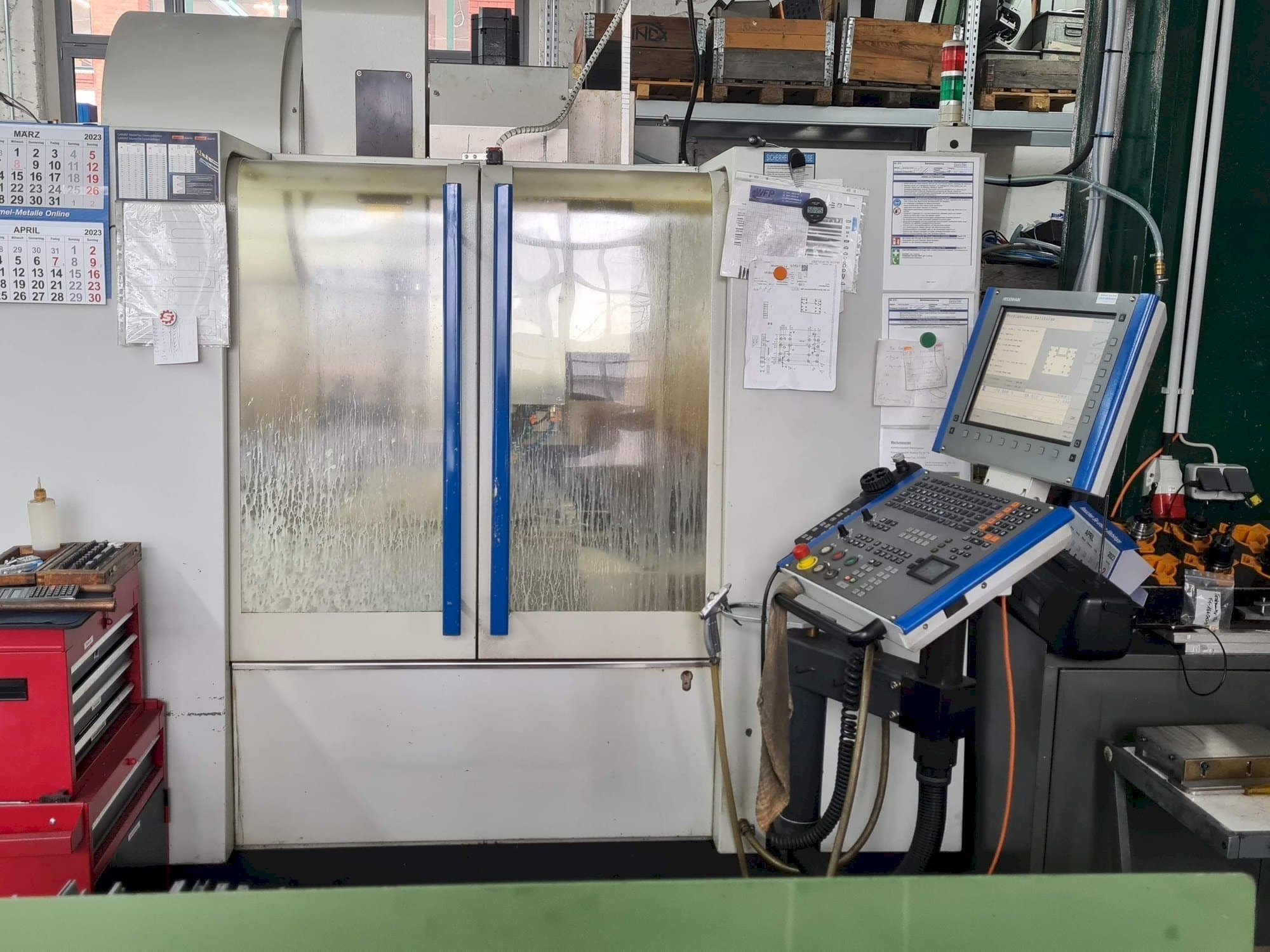 A MIKRON VCE600 Pro  gép elölnézete