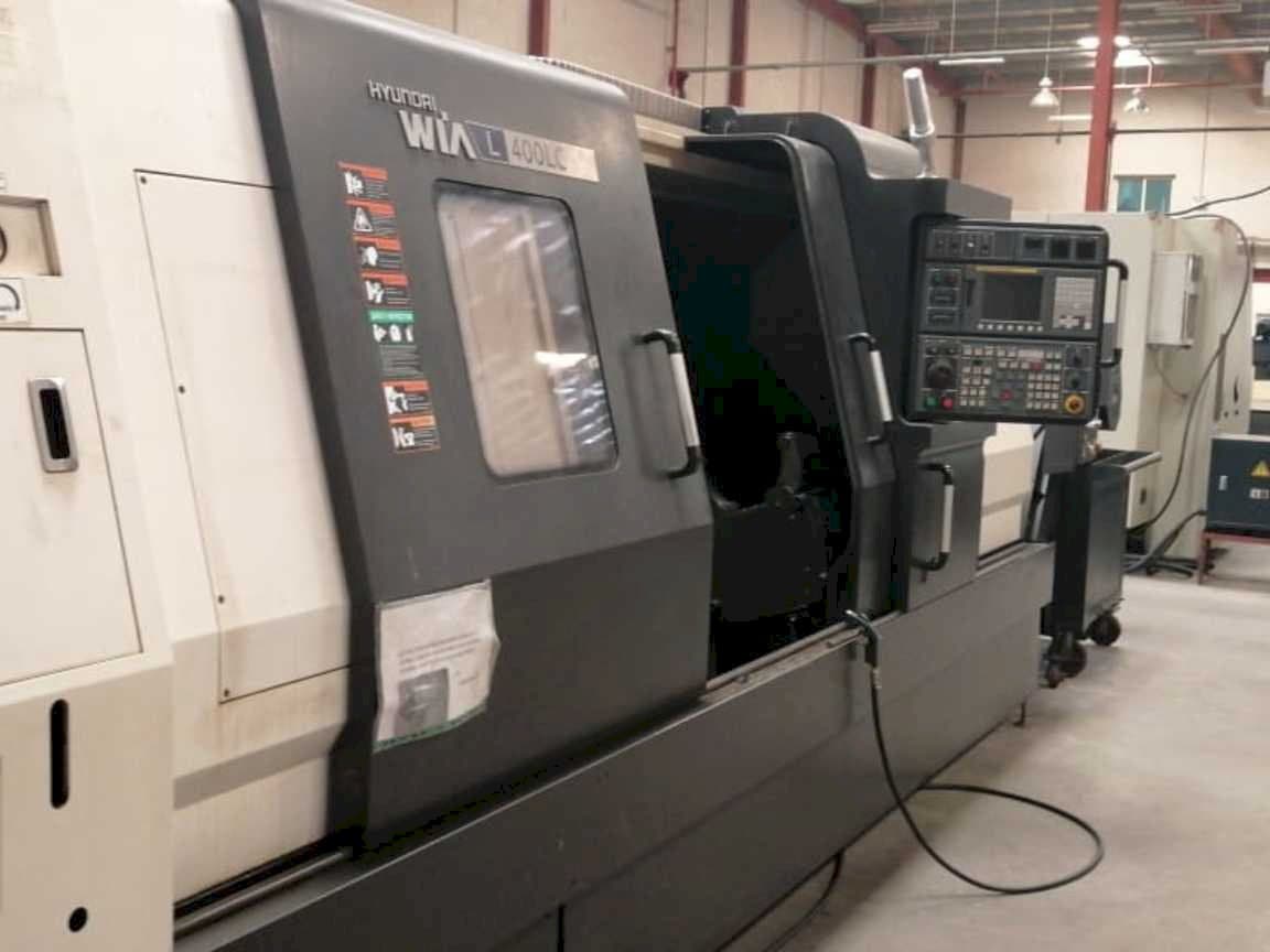 A Hyundai Wia L400LC  gép oldalnézete