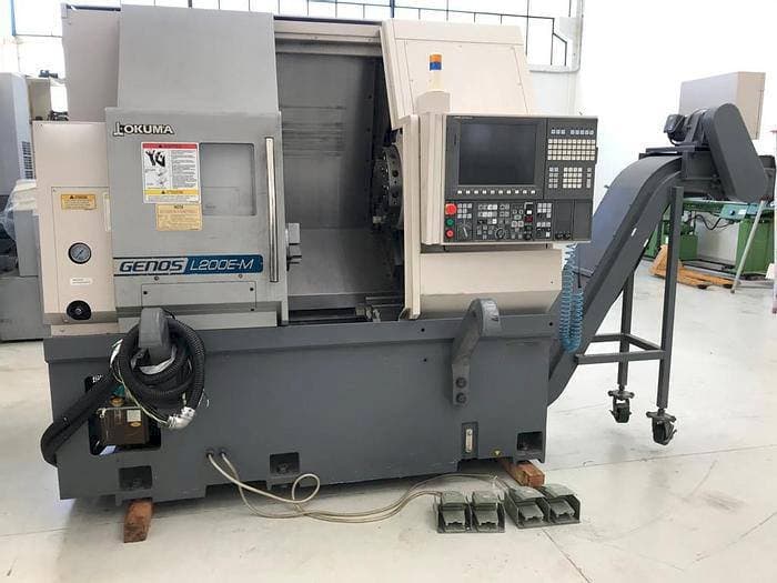 A Okuma Genos L200E-MY  gép elölnézete