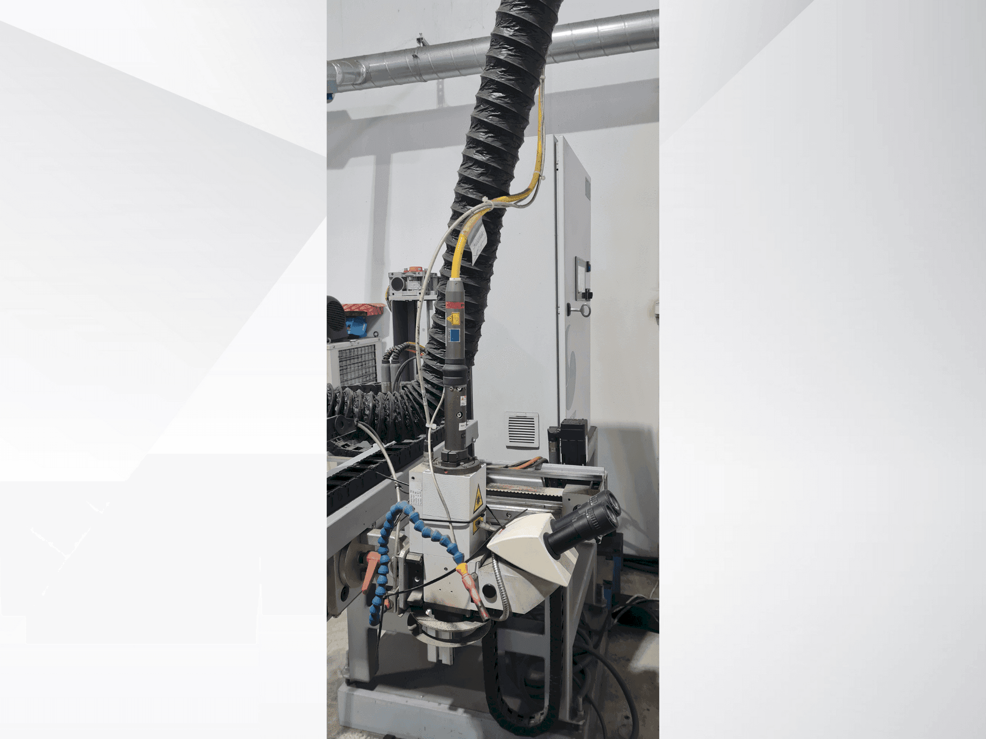 A TRUMPF TRUPULSE 304  gép elölnézete