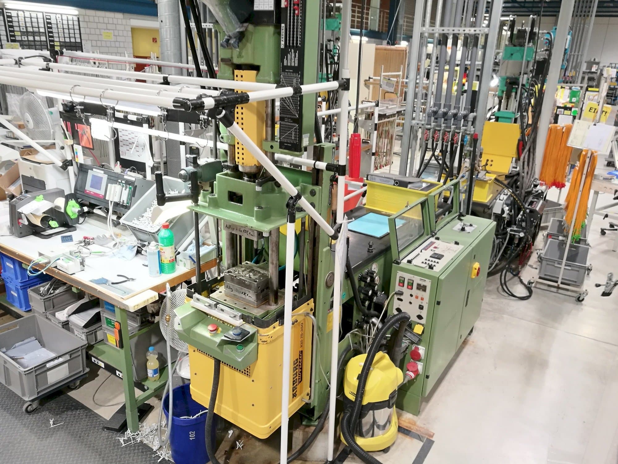 A Arburg 221-75-350  gép elölnézete