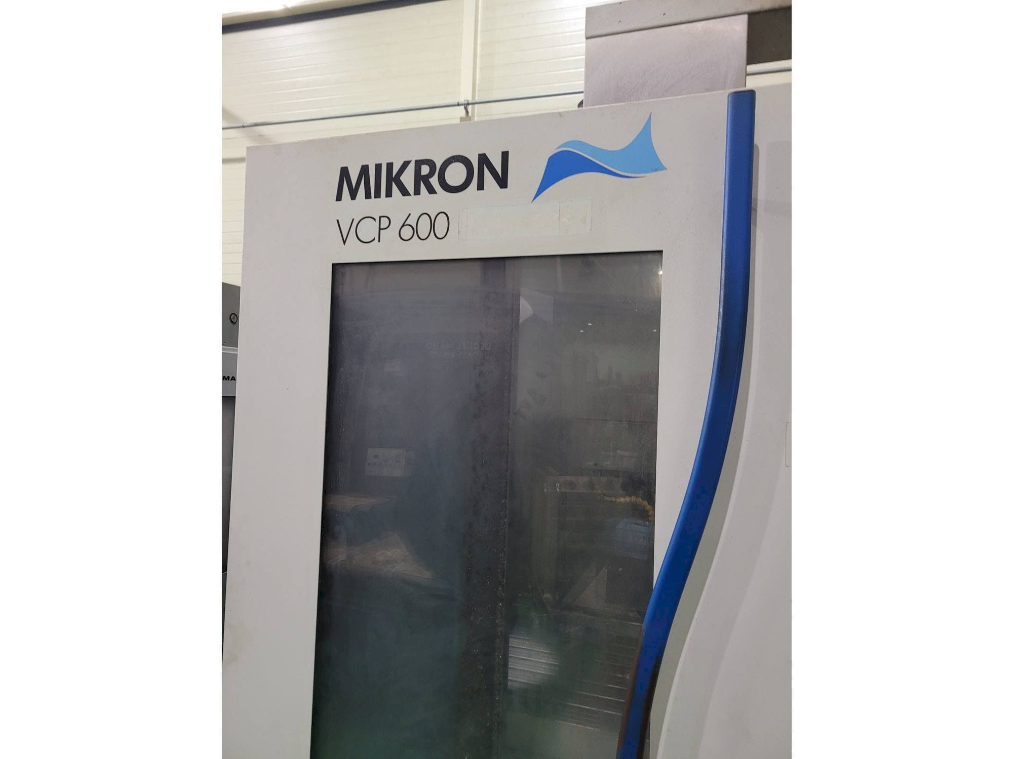 A MIKRON VCP 600  gép elölnézete