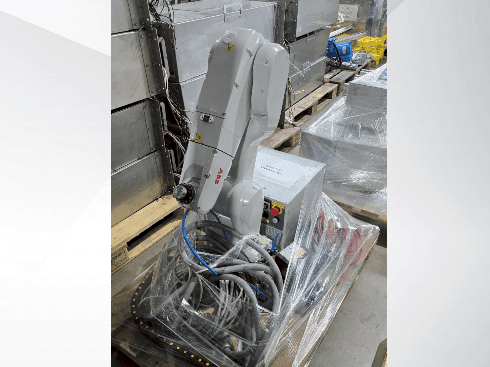 A ABB IRB 1200-5/0.9 (2023)  gép elölnézete
