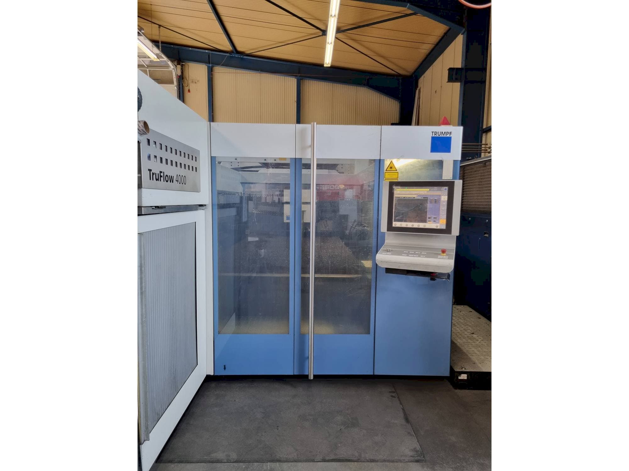 A Trumpf TruLaser 3030  gép elölnézete