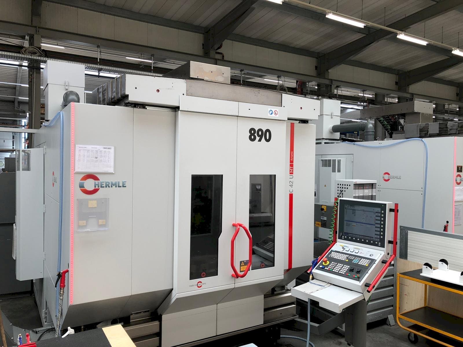 A HERMLE C42U MT  gép elölnézete