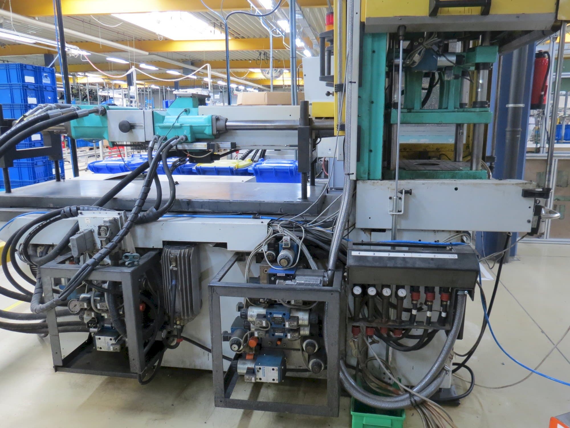 A Arburg Allrounder 320 C / S 500-250 Vo  gép elölnézete