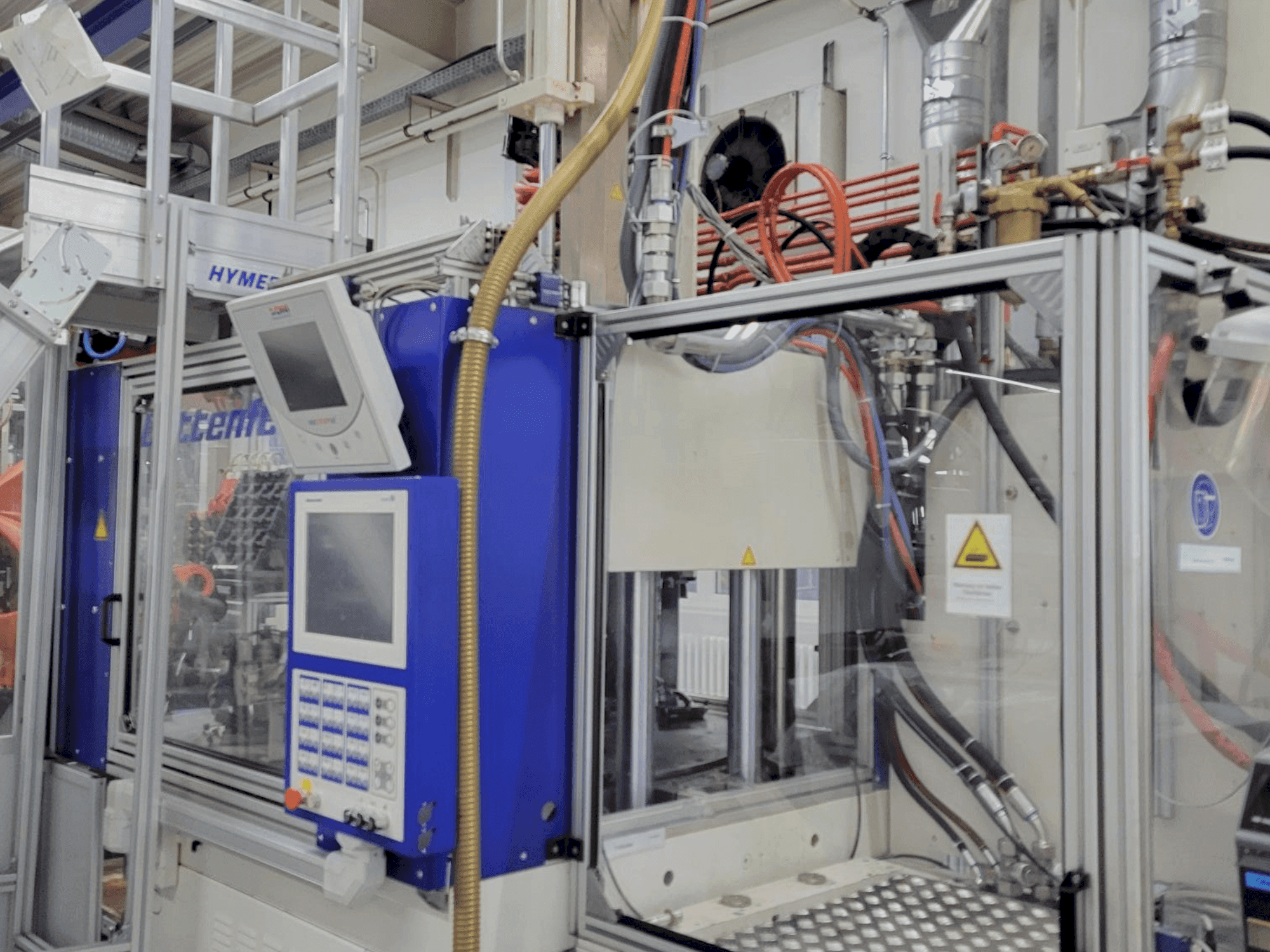 A Battenfeld VM 150/750V R1520 UNIGLOG B6S  gép elölnézete