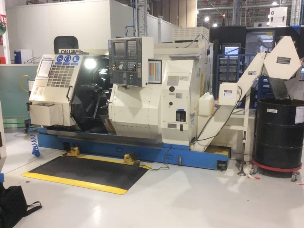 A Okuma LT 10  gép elölnézete
