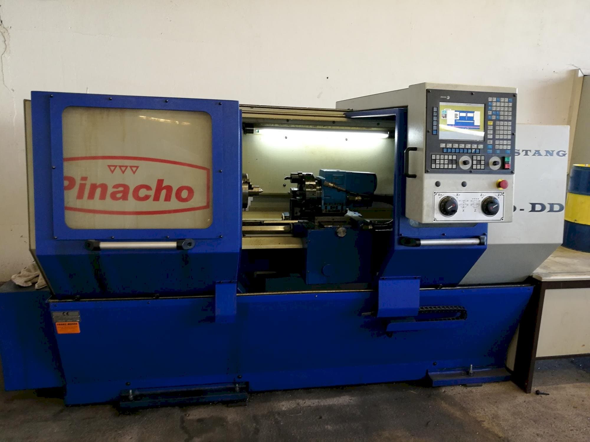 A Pinacho Mustang 200-DD  gép elölnézete