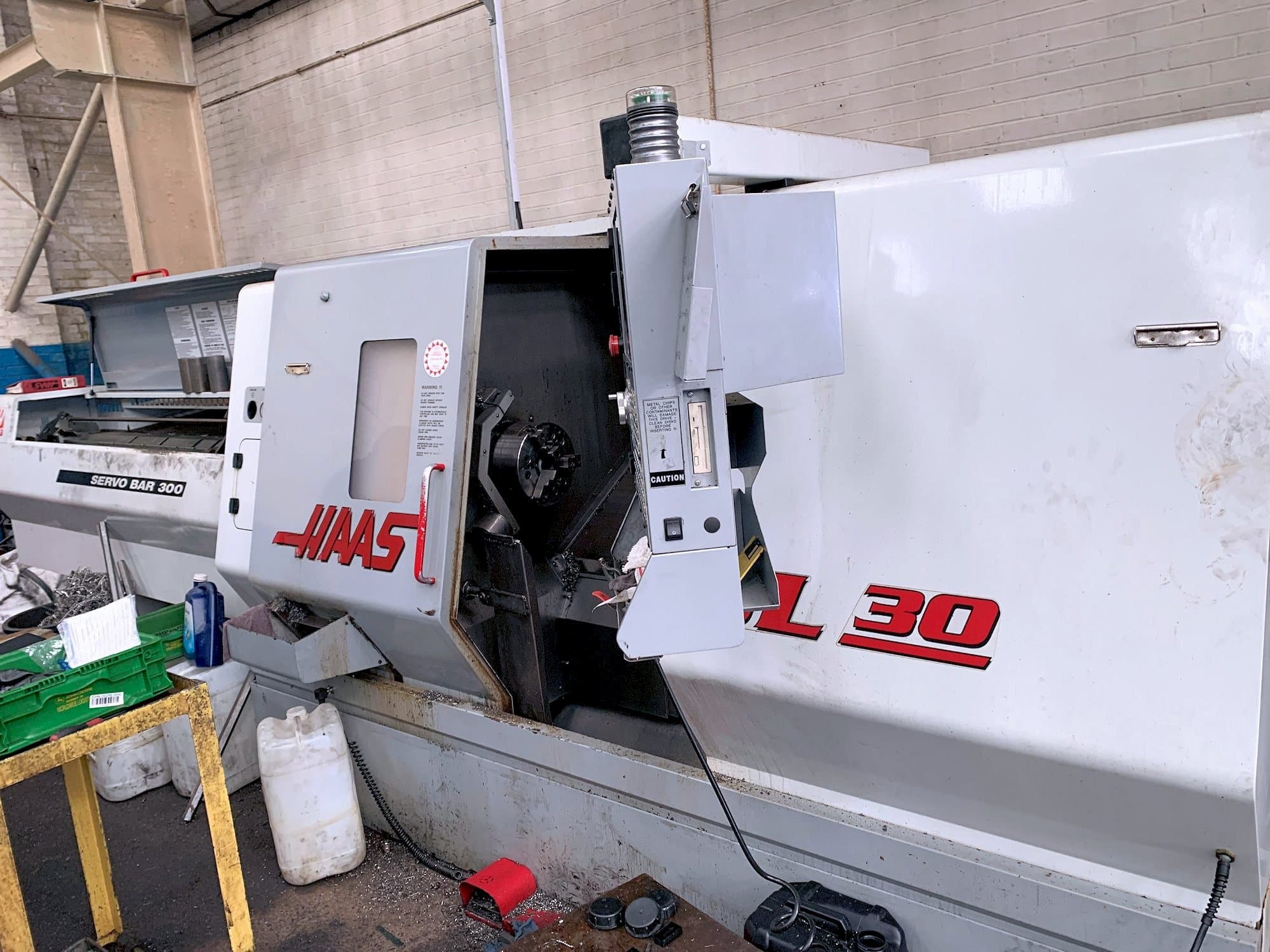 A HAAS SL-30  gép elölnézete