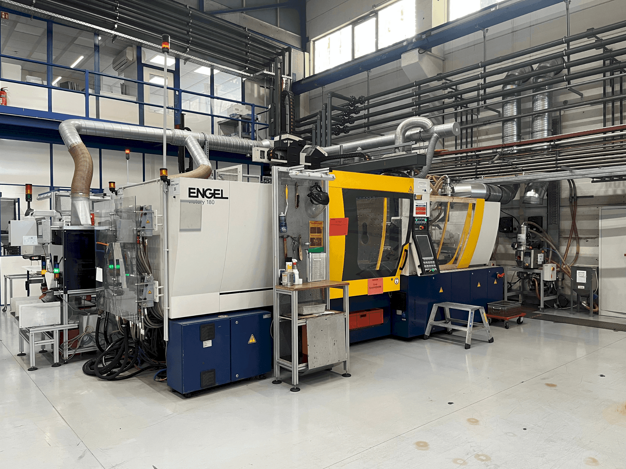 A Engel Victory 200H/60W/180 combi + Viper 40  gép elölnézete