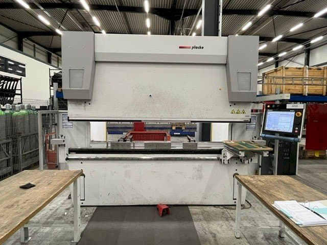 A PLACKE HQPB P595  gép elölnézete