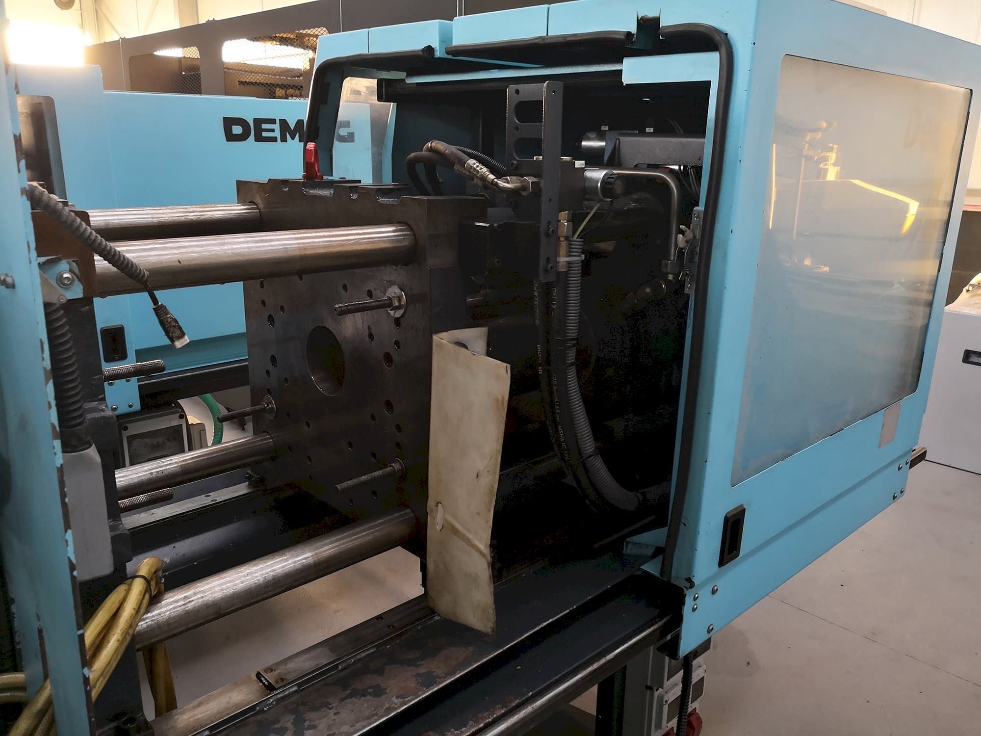 A DEMAG Ergotech 80/400 viva gép munkatere