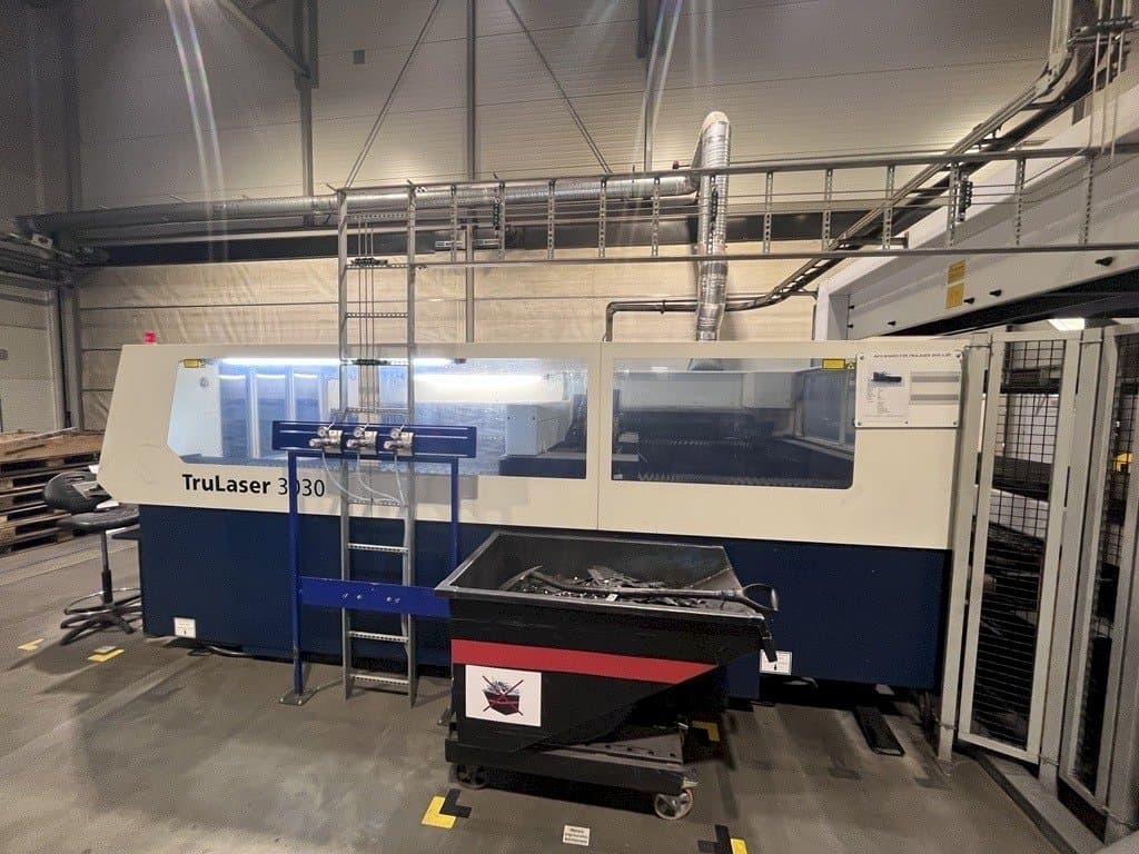 A TRUMPF TruLaser 3030 L30  gép elölnézete
