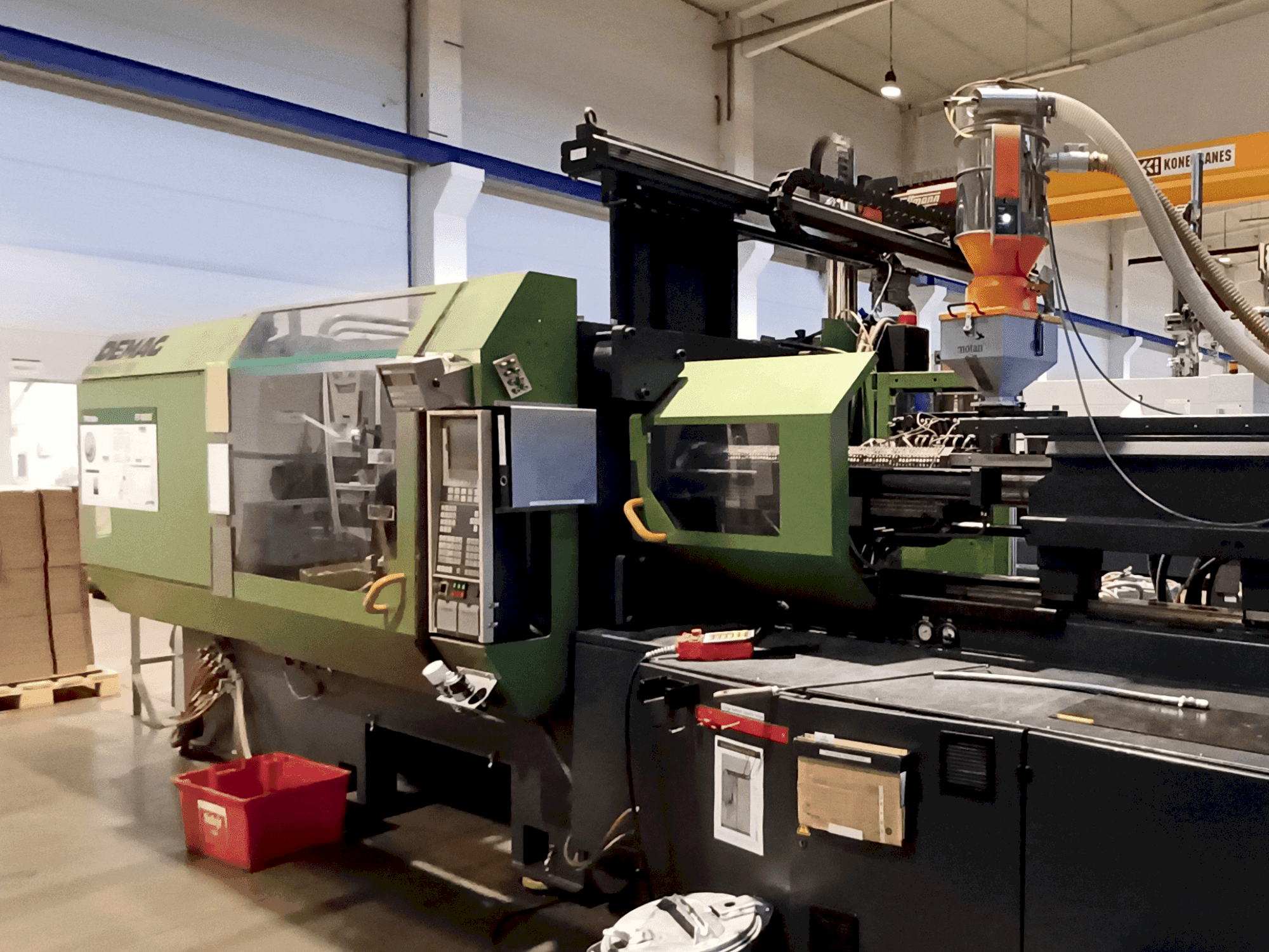 A DEMAG ERGOTECH 4200-2300  gép elölnézete