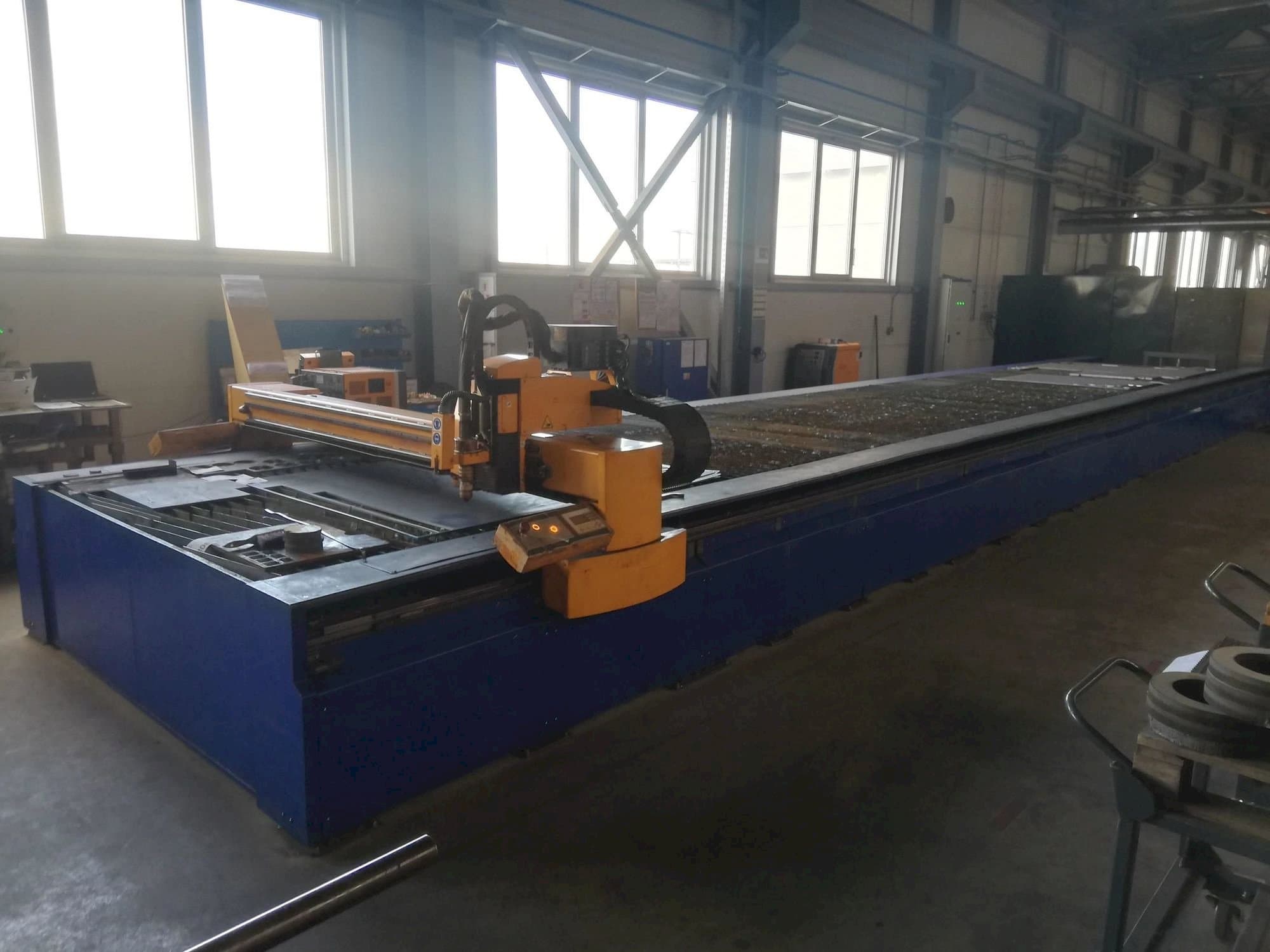 A MicroStep Pls 13501.20 P  gép elölnézete