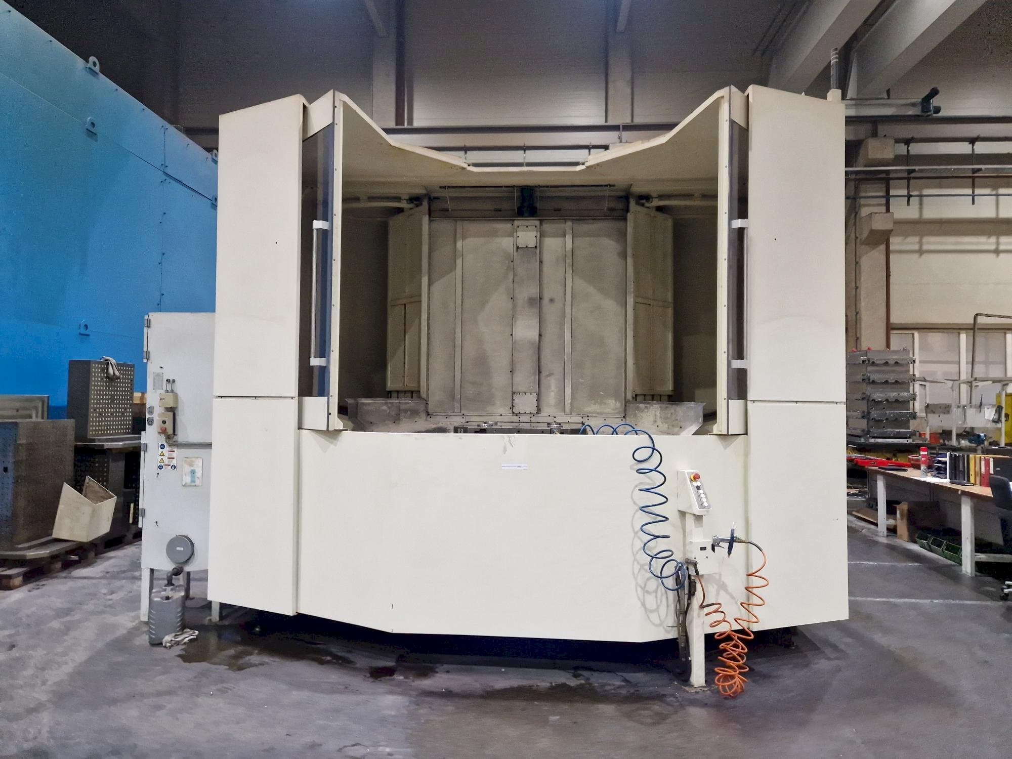 A Makino a120nx  gép elölnézete