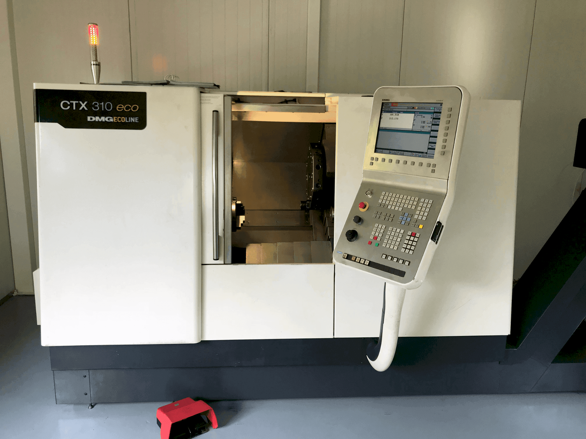 A DMG CTX 310 ecoline gép elölnézete