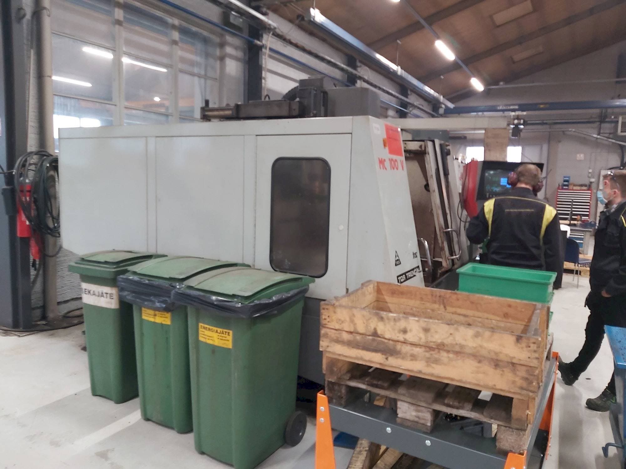 A TOS TRENCÍN MC 100 V  gép elölnézete