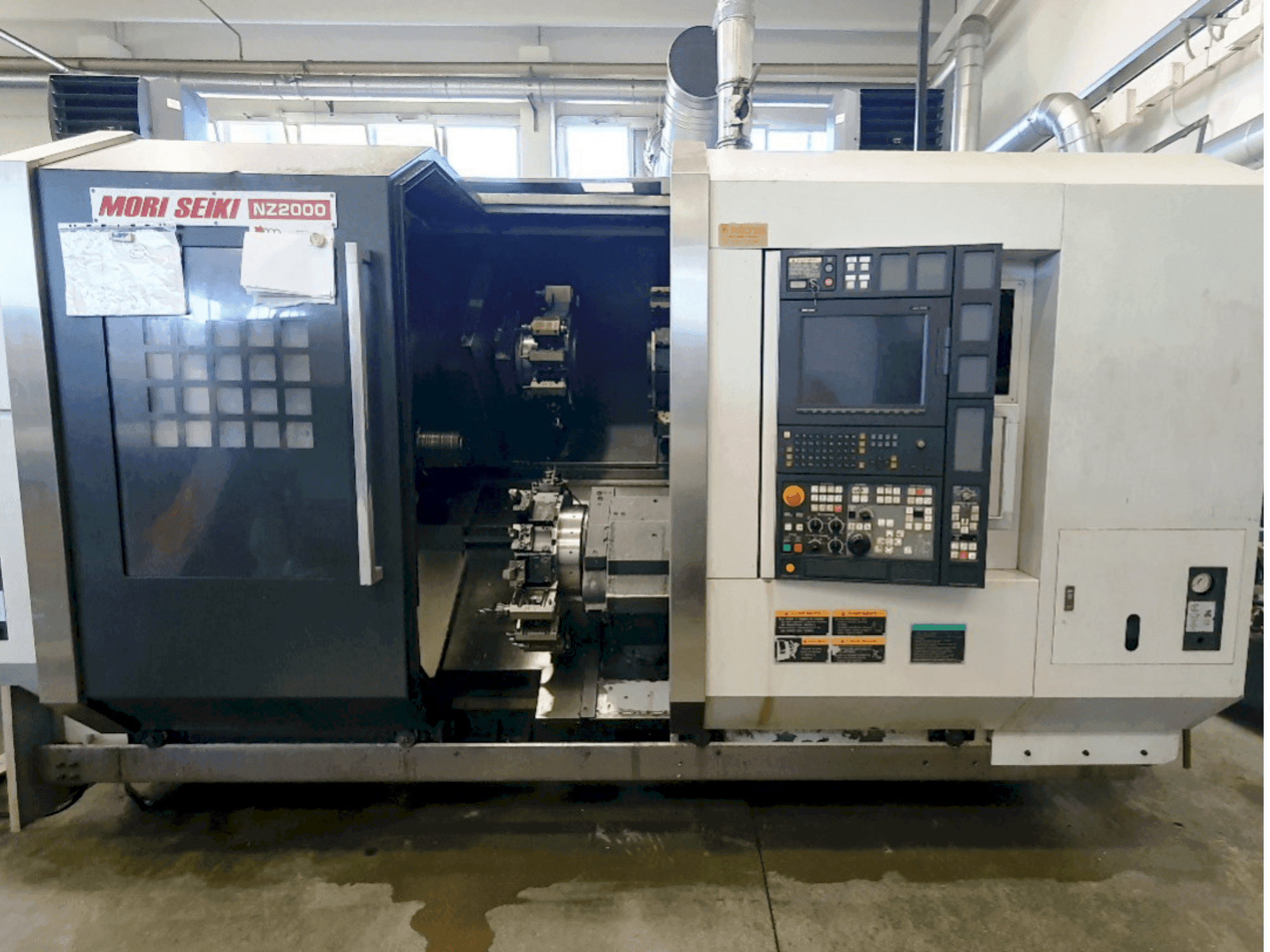 A MORI SEIKI NZ2000 T3Y3  gép elölnézete