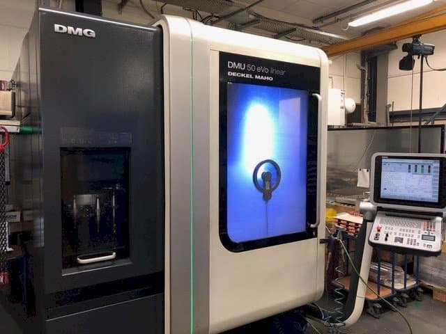 A DECKEL MAHO DMU 50 eVo Linear  gép elölnézete