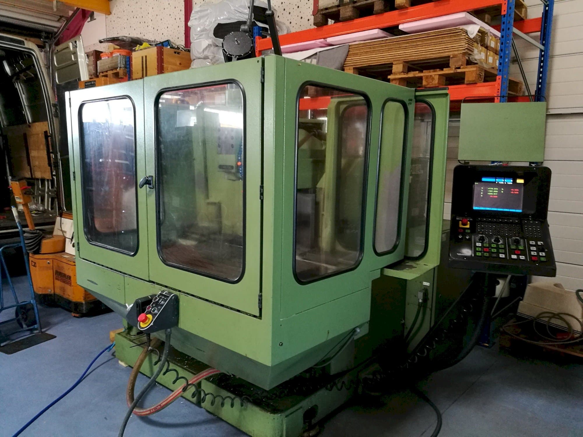 A DECKEL FP4AT  gép elölnézete