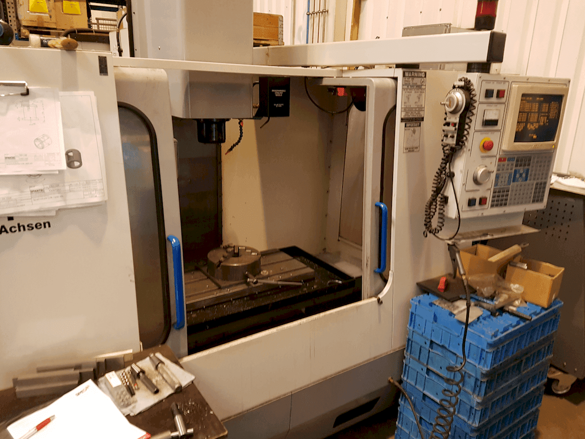 A HAAS VF1  gép elölnézete