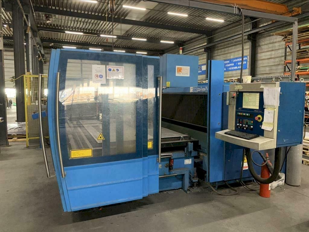 A Prima Power Platino 1530 gép elölnézete