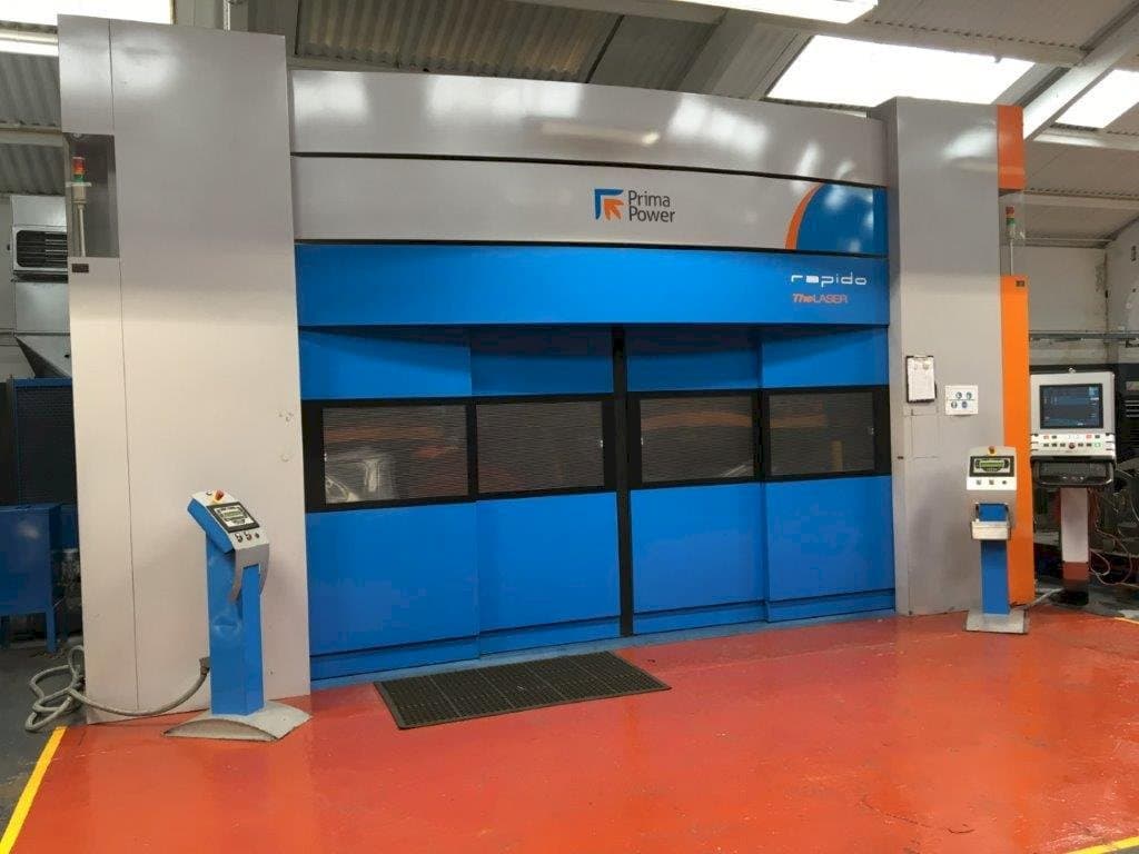 A Prima Power RAPIDO CP 4000 gép elölnézete