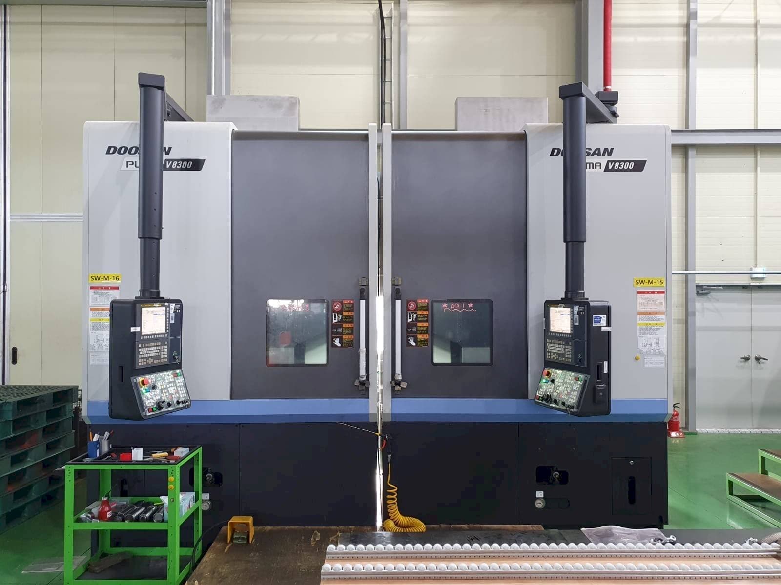 A Doosan V8300R  gép elölnézete