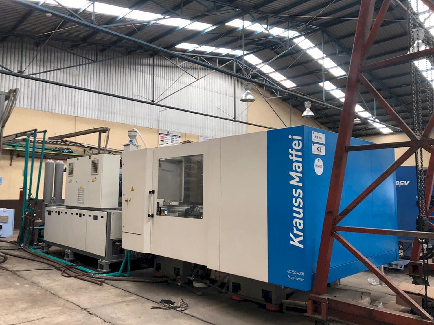 A Krauss Maffei 550-4300 GX  gép elölnézete