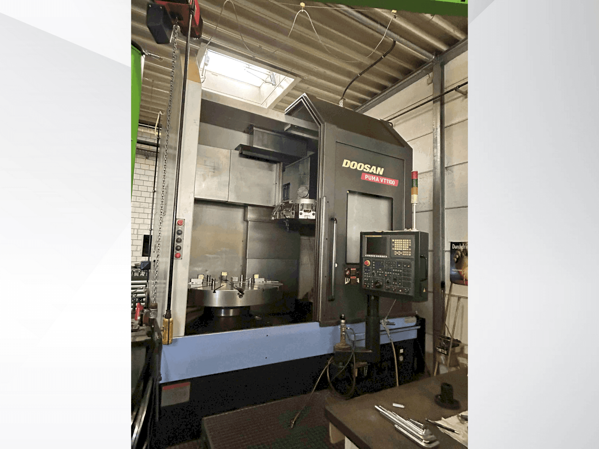 A DOOSAN Puma VT1100  gép elölnézete