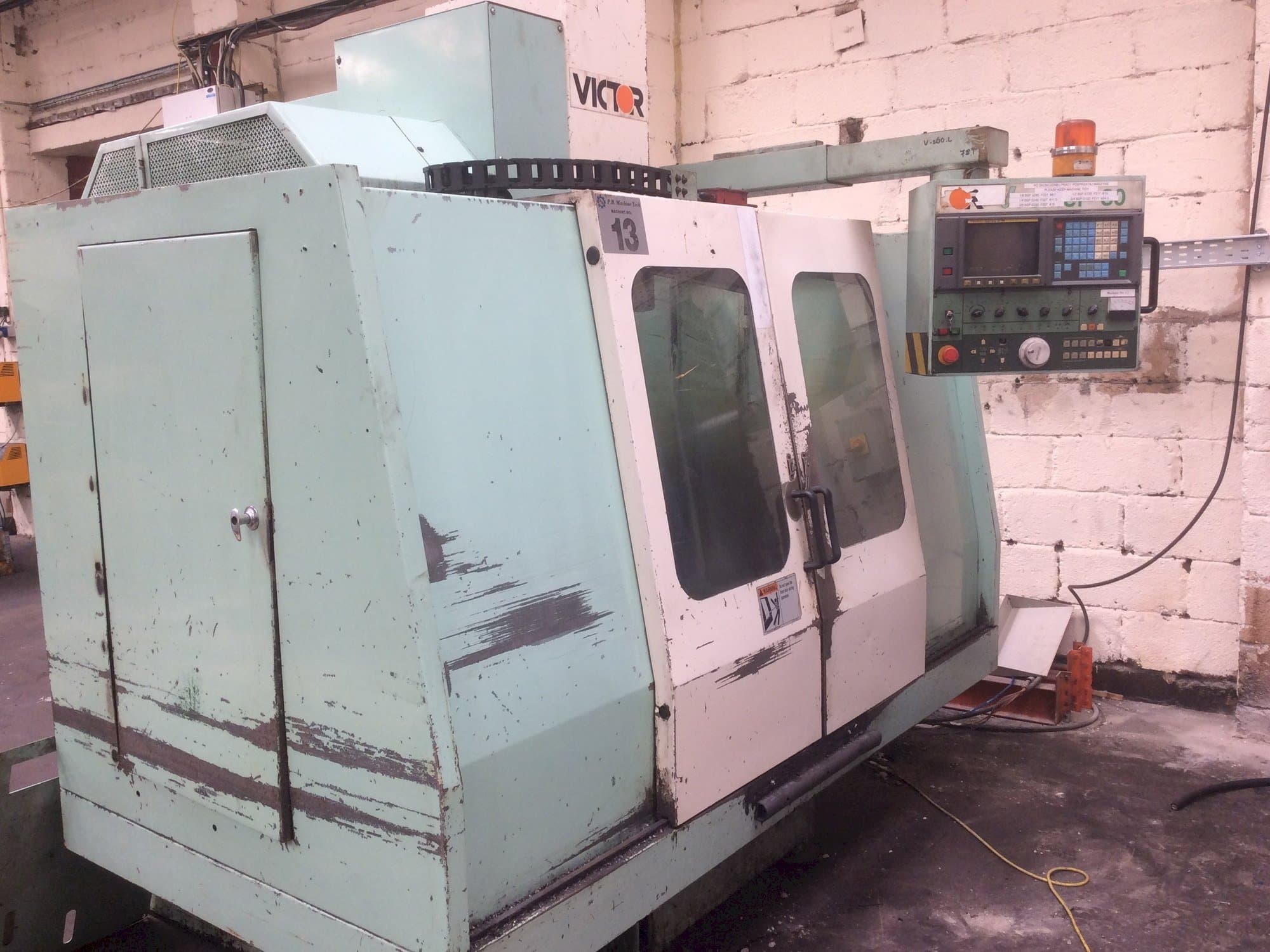A Victor V Center-80  gép elölnézete