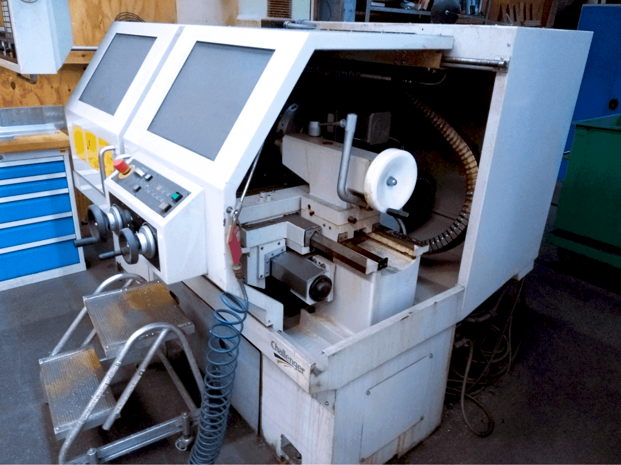 A Challenger MICROTURN BNC 446  gép elölnézete