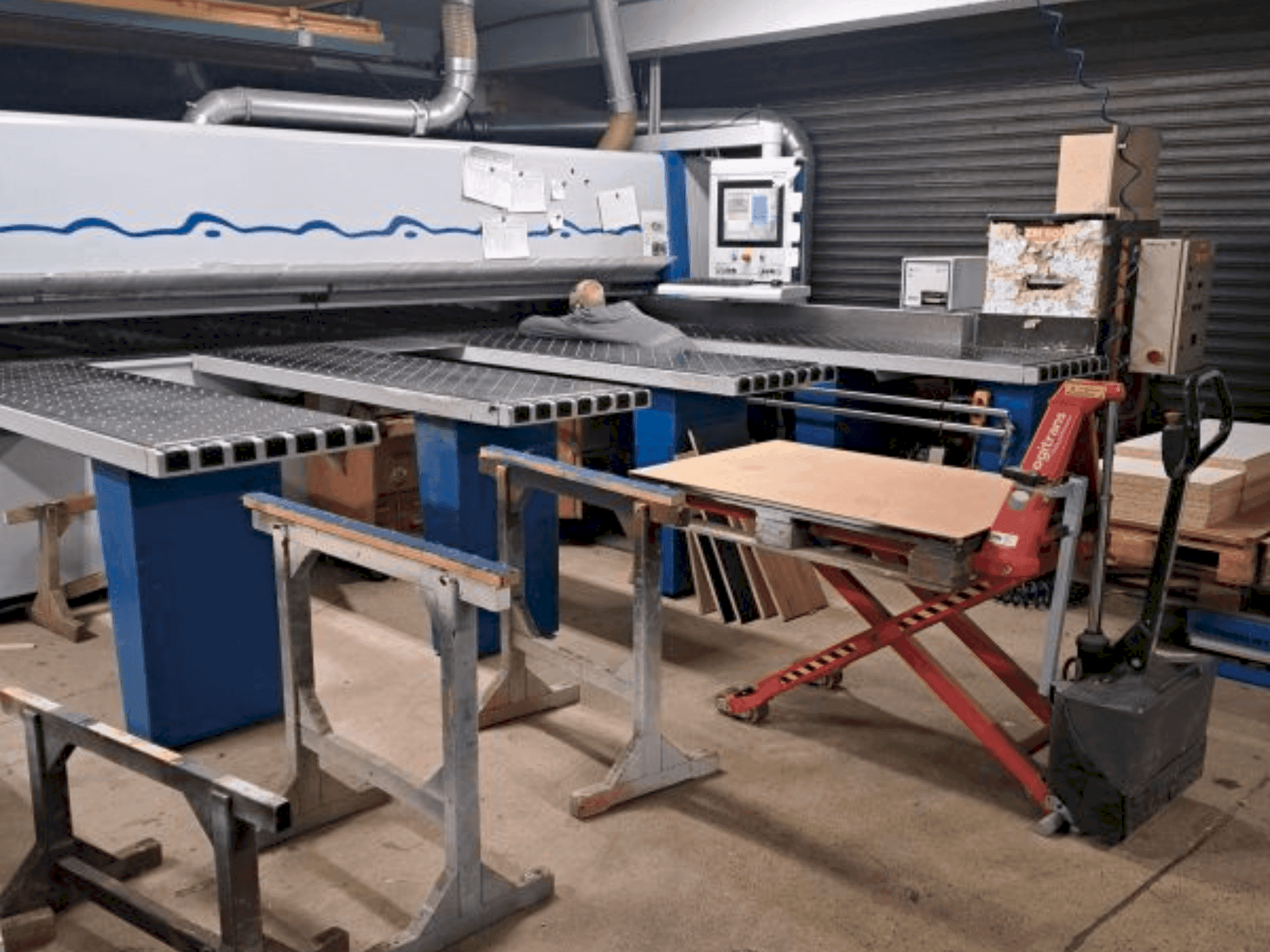 A HOLZMA HPL/42/22  gép elölnézete