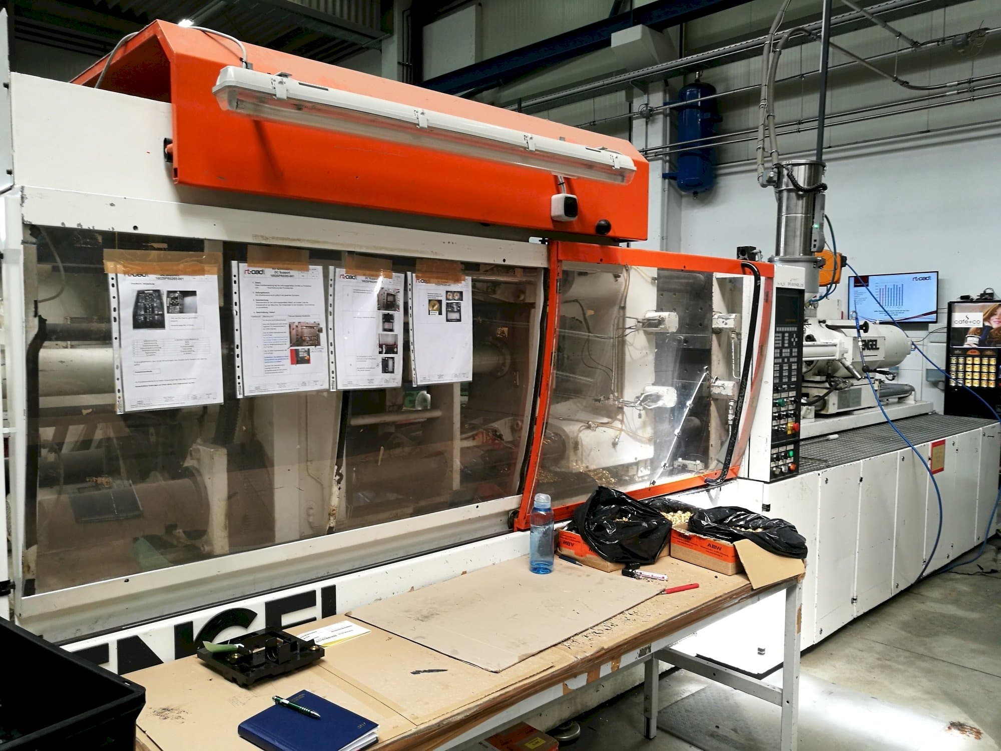 A ENGEL ES 1300/225  gép elölnézete