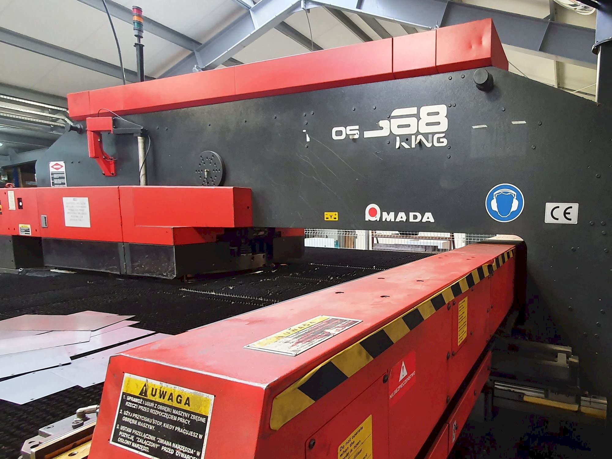 A AMADA VIPROS 368 KING  gép elölnézete
