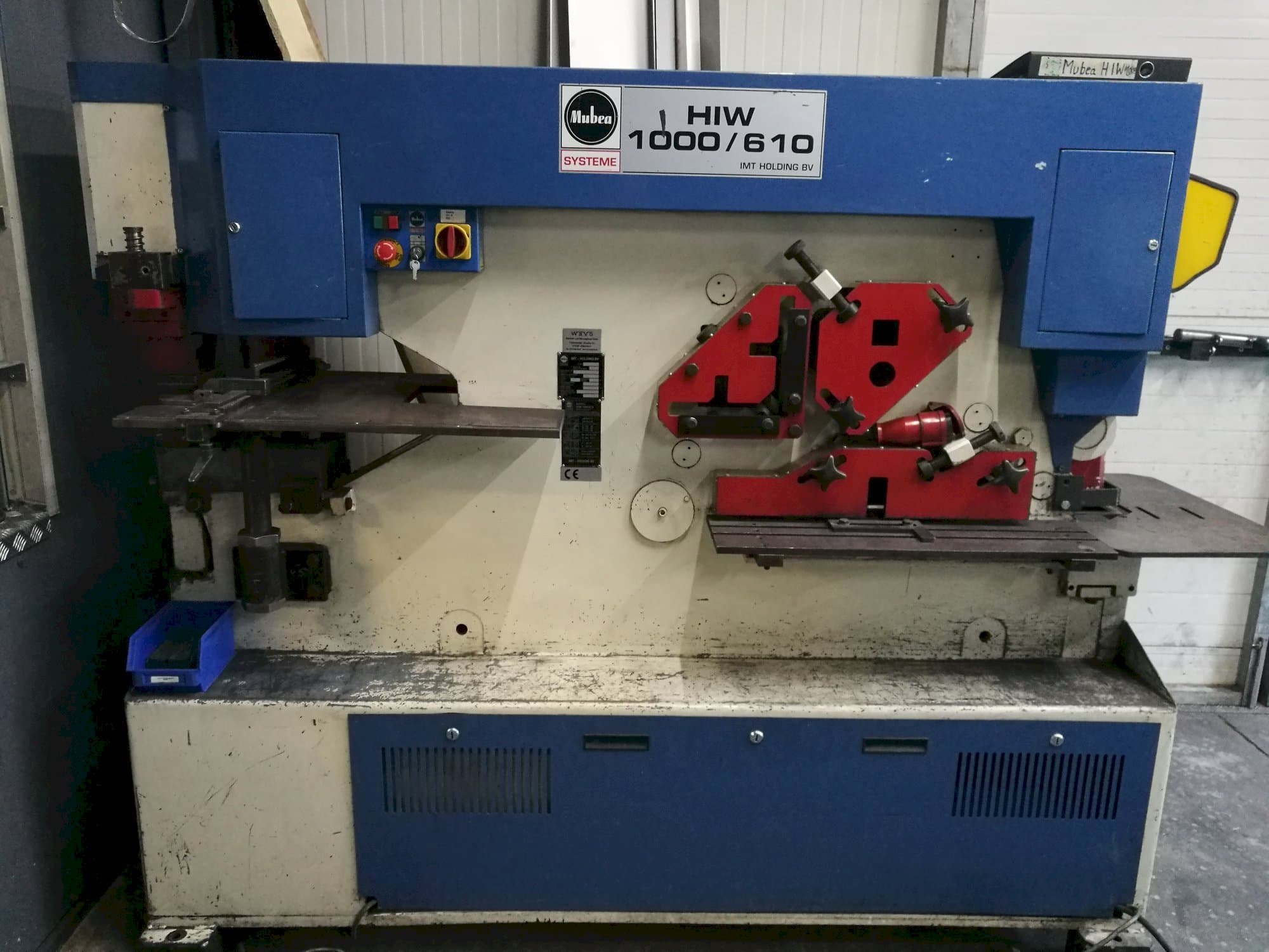 A Mubea HIW 1000/610  gép elölnézete
