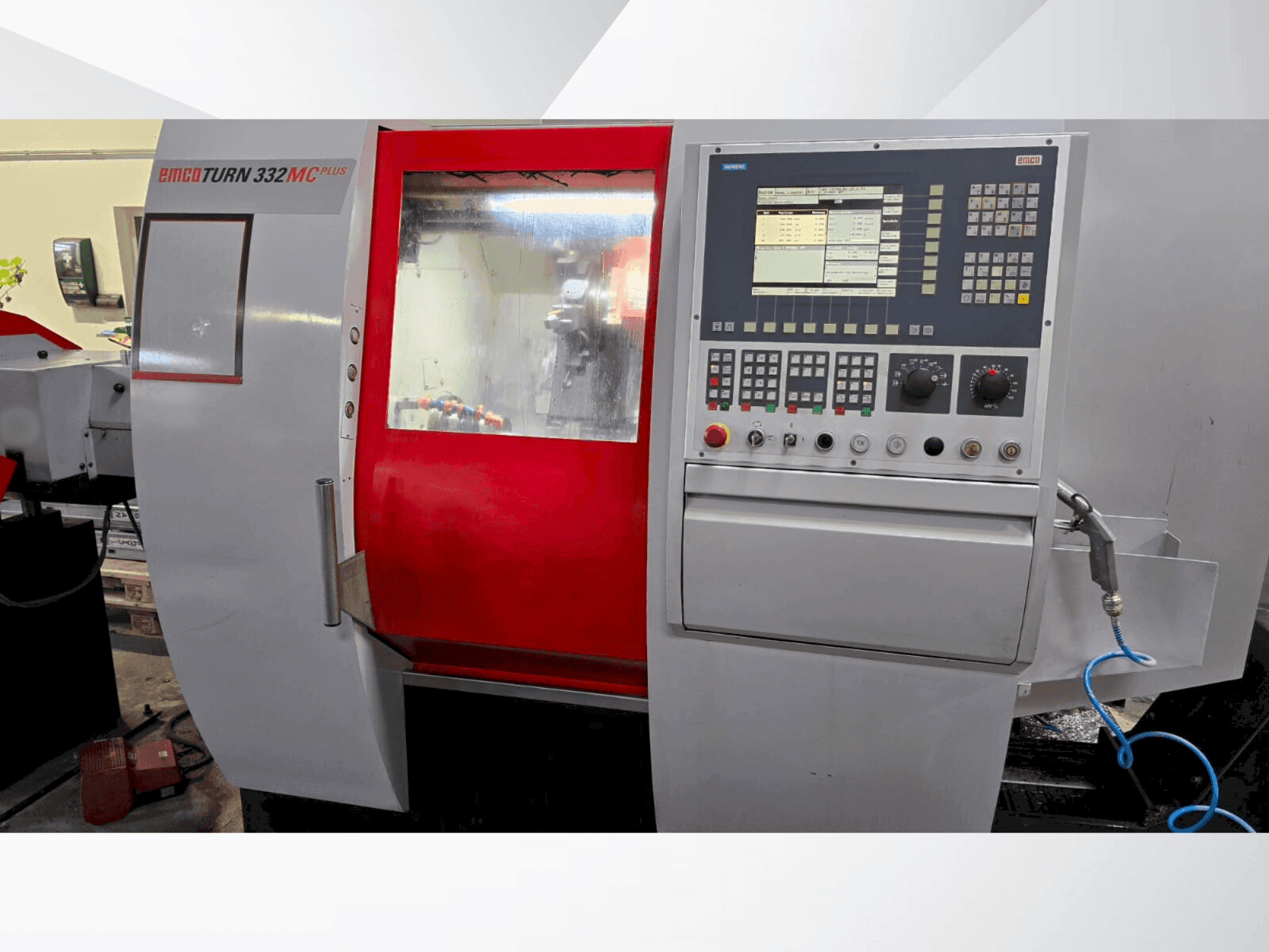 A EMCO TURN 332 MC  gép elölnézete