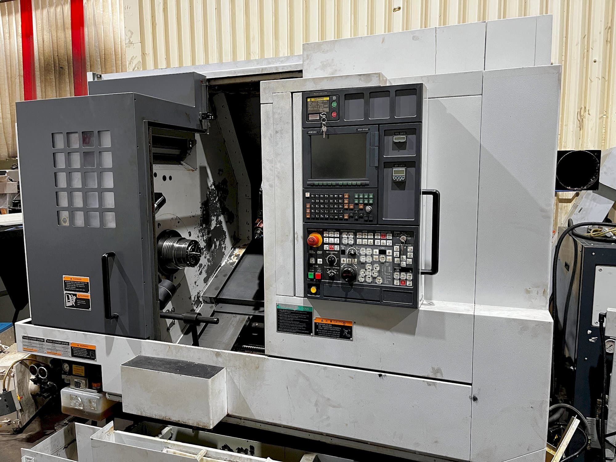 A MORI SEIKI NL 2000SY/500  gép elölnézete