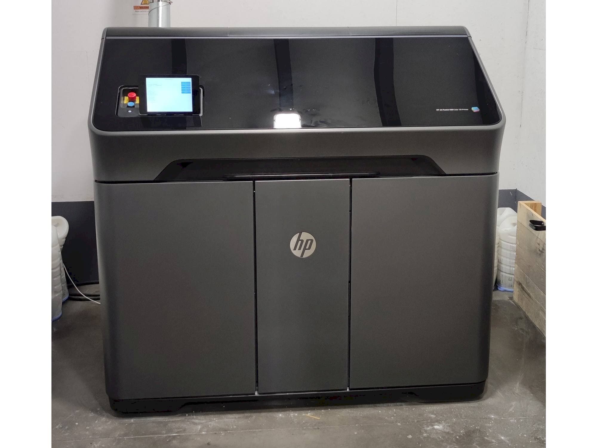 A HP MJF 580  gép elölnézete