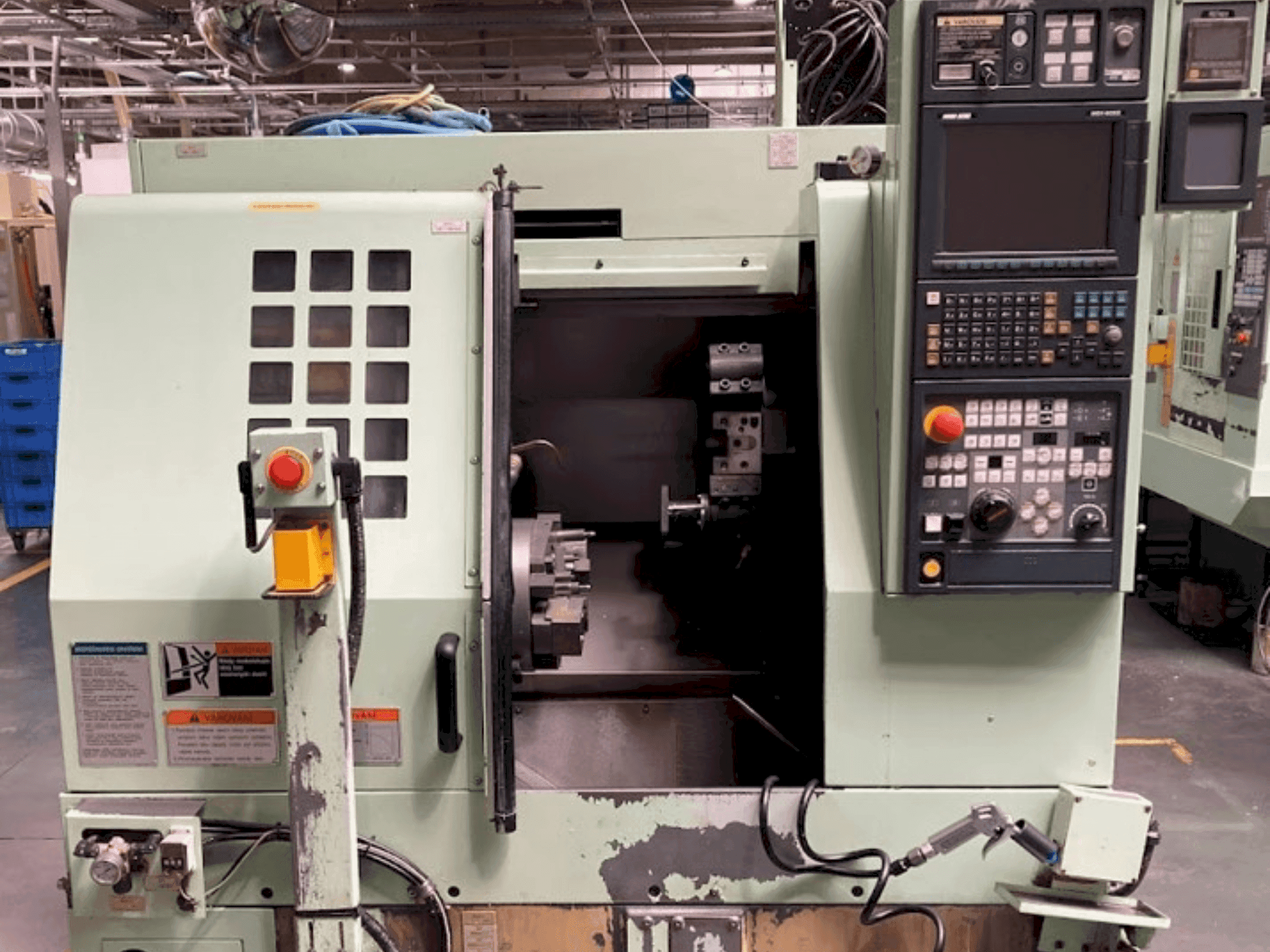 A MORI SEIKI CL2000B  gép elölnézete