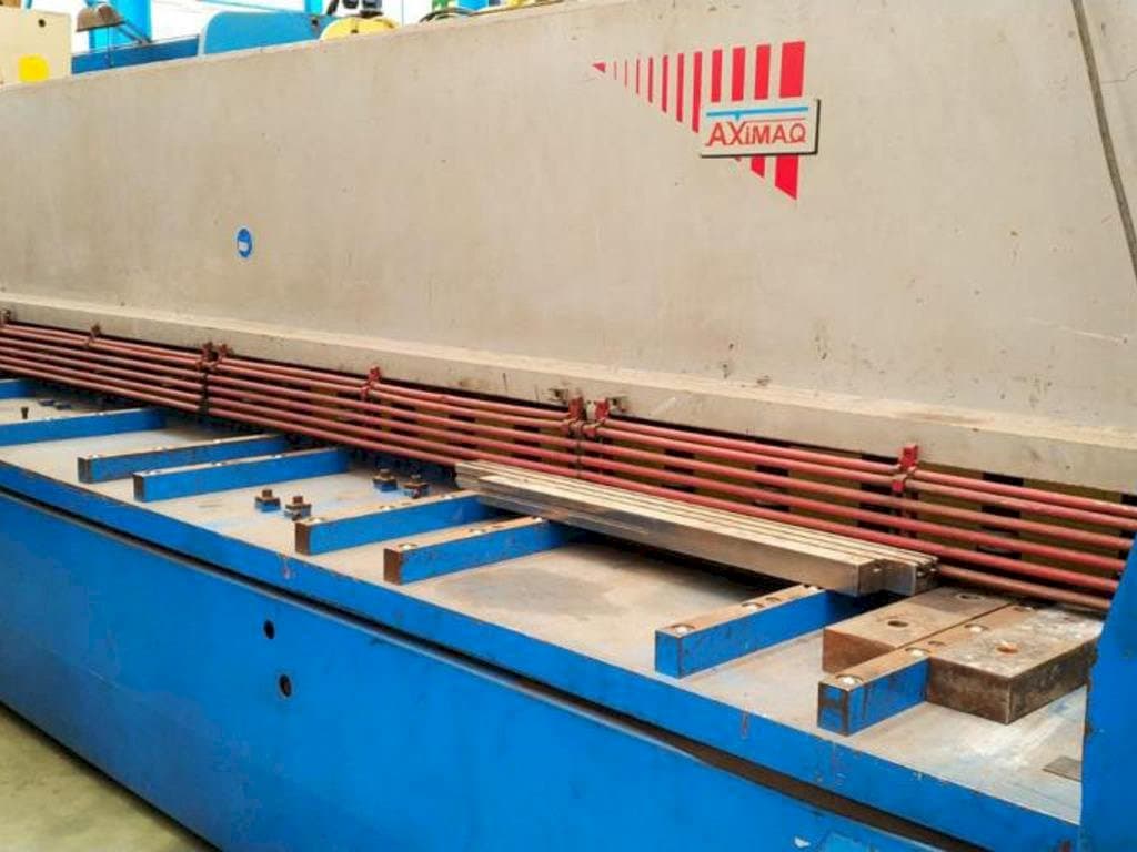 A Axial CP-1060  gép elölnézete