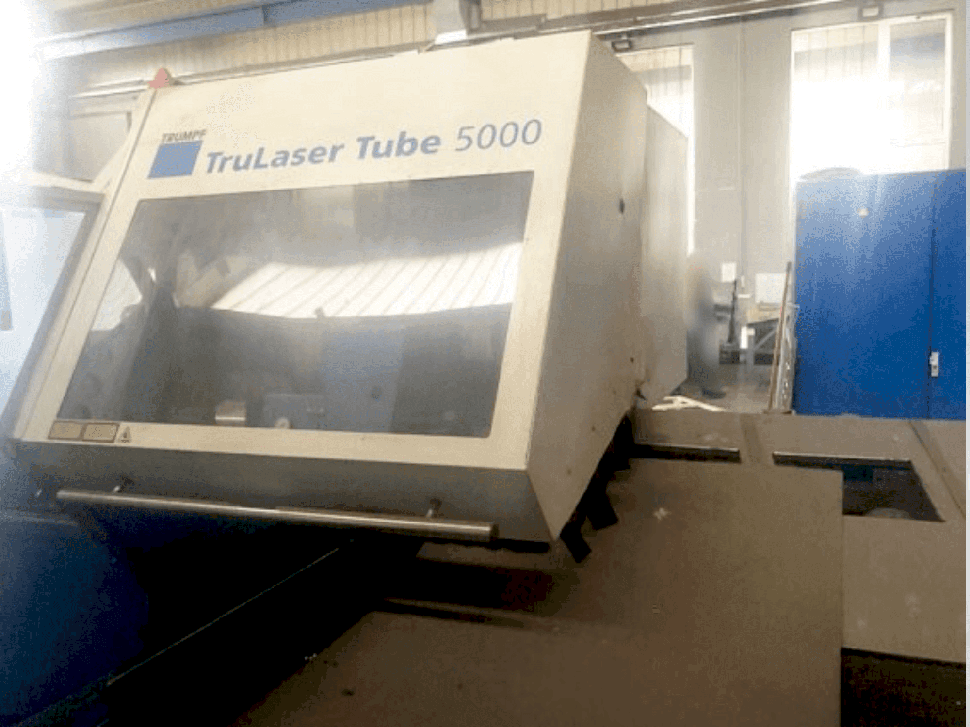 A TRUMPF tru laser tube 5000  gép elölnézete