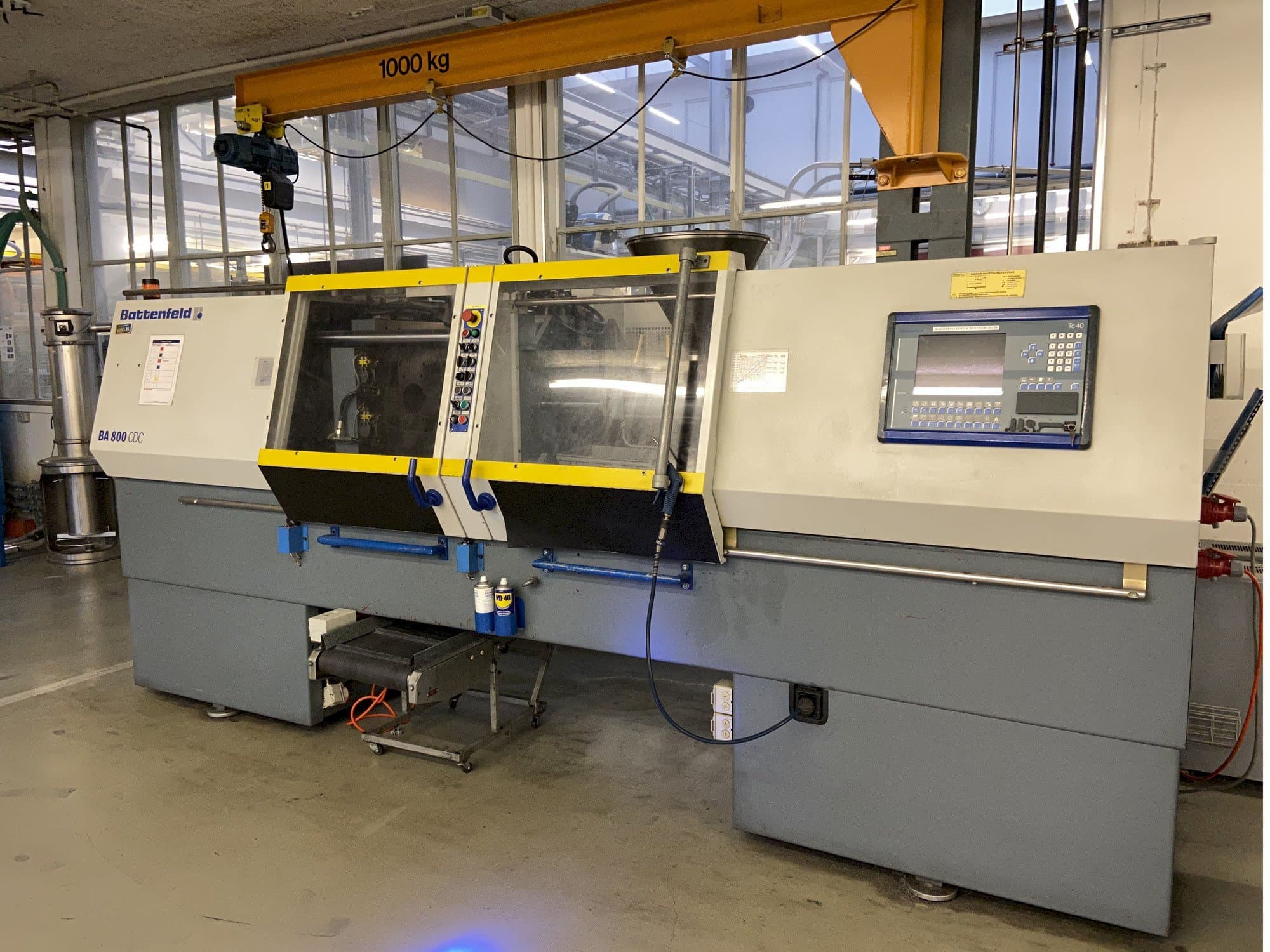 A Battenfeld BA 800/125 CDC gép elölnézete