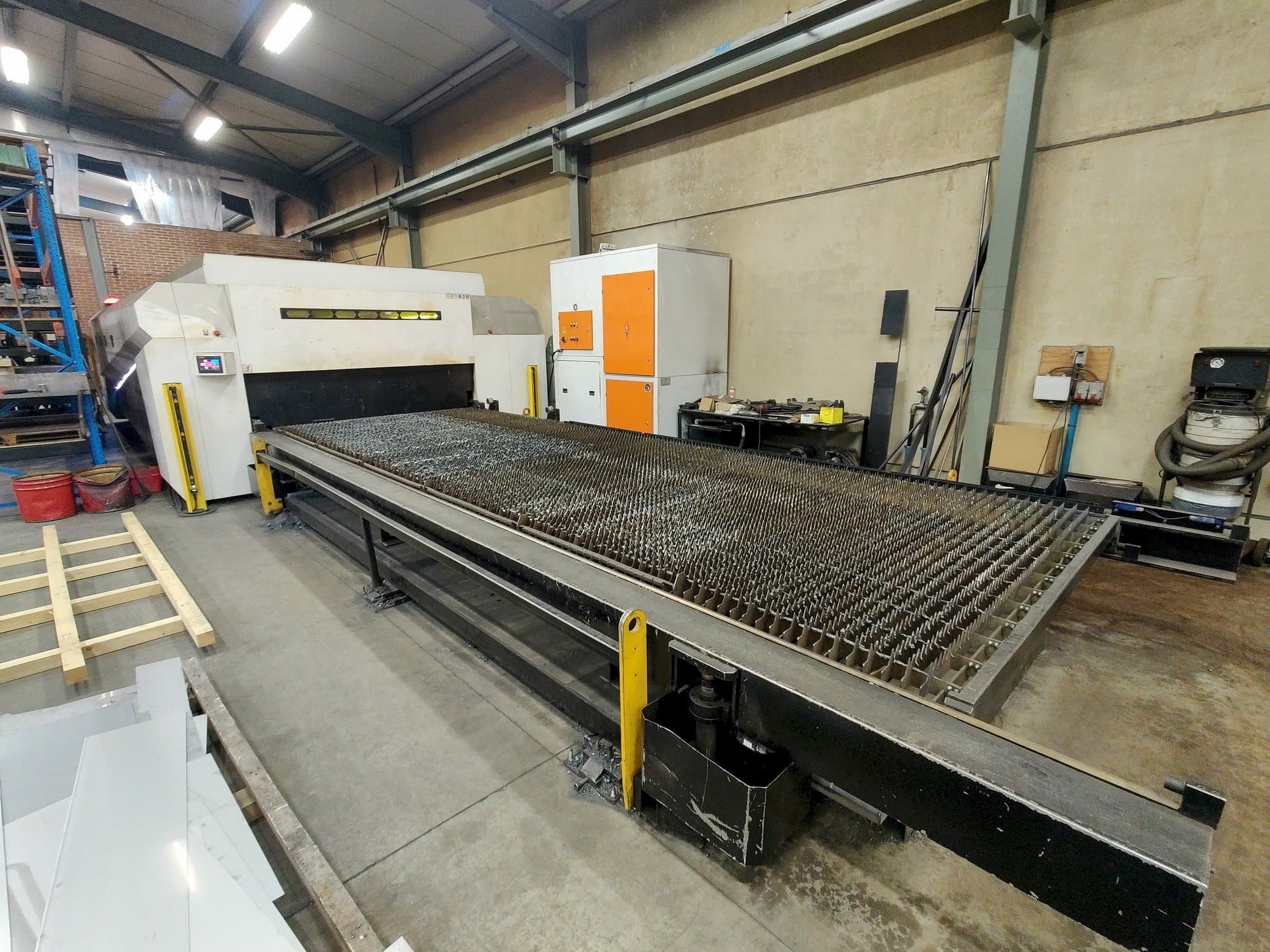 A ERMAKSAN Fibermak Momentum Gen2  gép elölnézete