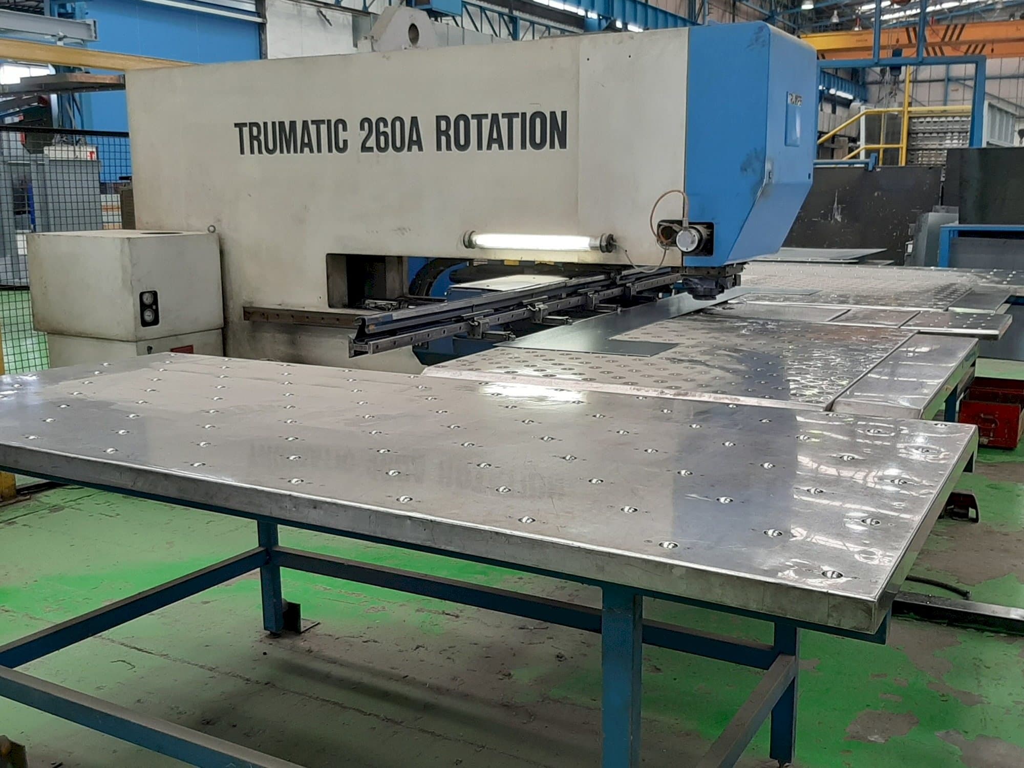 A Trumpf Trumatic 260A Rotation  gép elölnézete