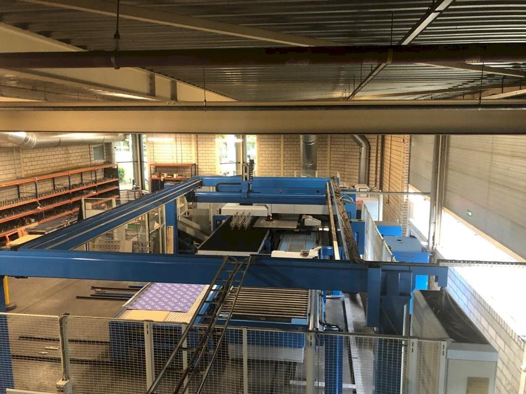 A Finn-Power LB 6 UVH  gép elölnézete