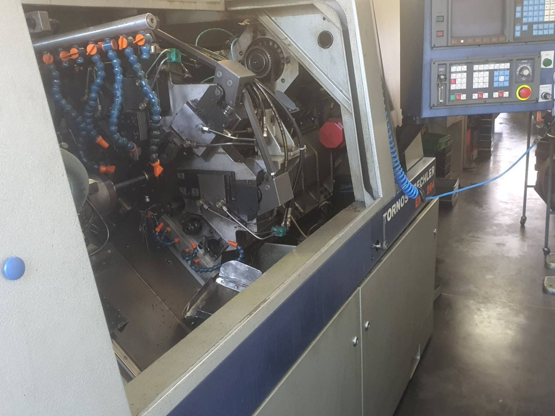 A Tornos-Bechler ENC 264  gép elölnézete