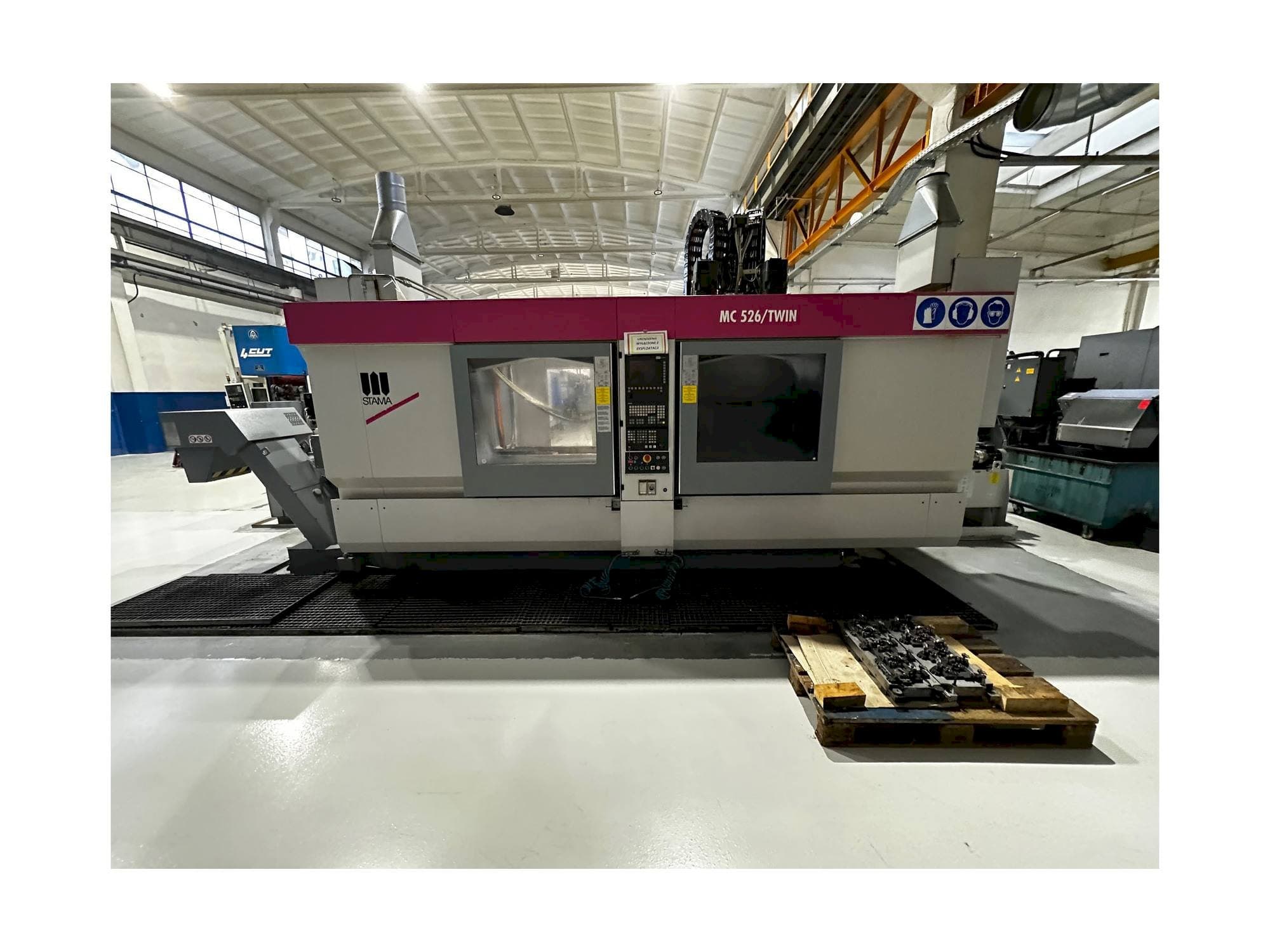 A STAMA MC 526 / TWIN  gép elölnézete